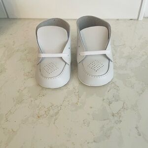Never worn Footmates Infant Crib White Bootie